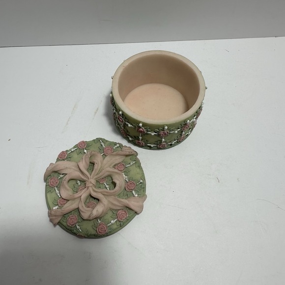 Beautiful Green And Pink Rose & Ribbon Trinket Box‎ Hand Painted 3" - Picture 2 of 6